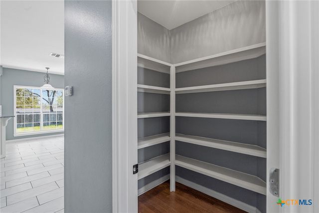 303 Roseland Avenue, Victoria, TX 77901