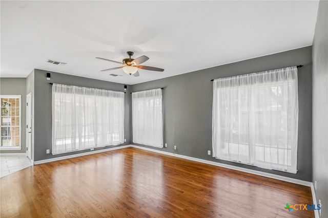 303 Roseland Avenue, Victoria, TX 77901