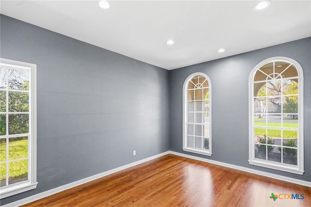 303 Roseland Avenue, Victoria, TX 77901