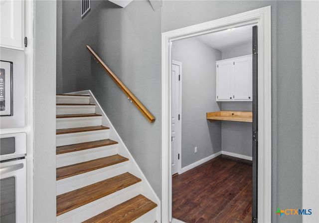 303 Roseland Avenue, Victoria, TX 77901