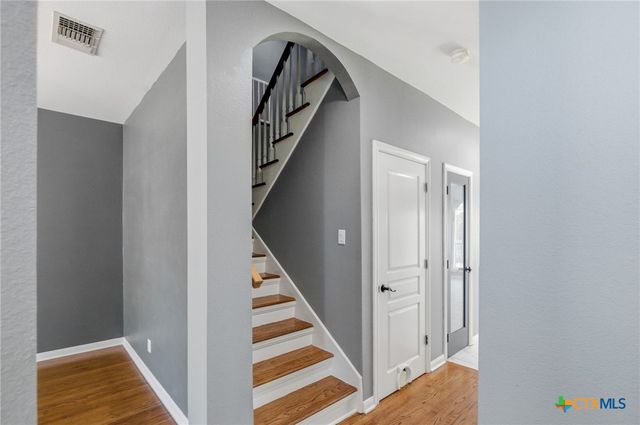 303 Roseland Avenue, Victoria, TX 77901