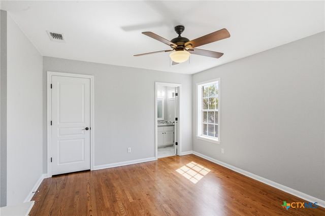 303 Roseland Avenue, Victoria, TX 77901