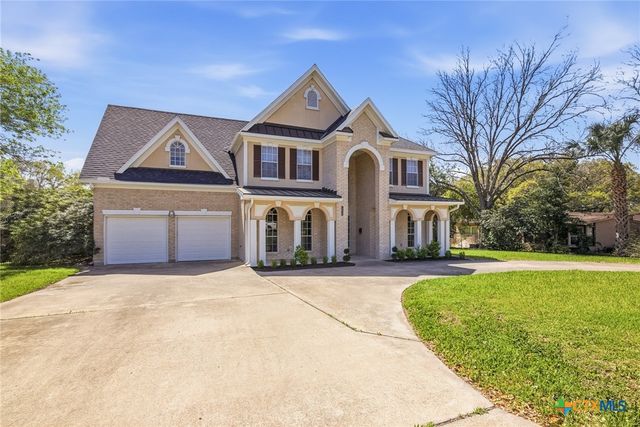 303 Roseland Avenue, Victoria, TX 77901