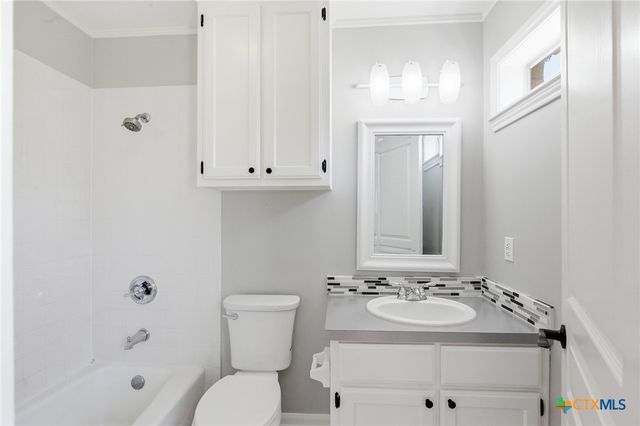 303 Roseland Avenue, Victoria, TX 77901