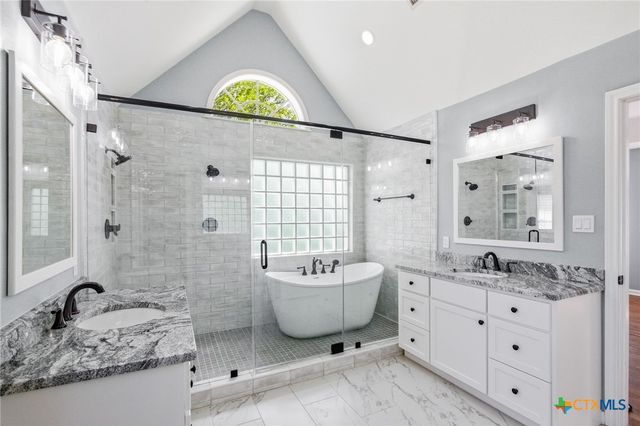 303 Roseland Avenue, Victoria, TX 77901