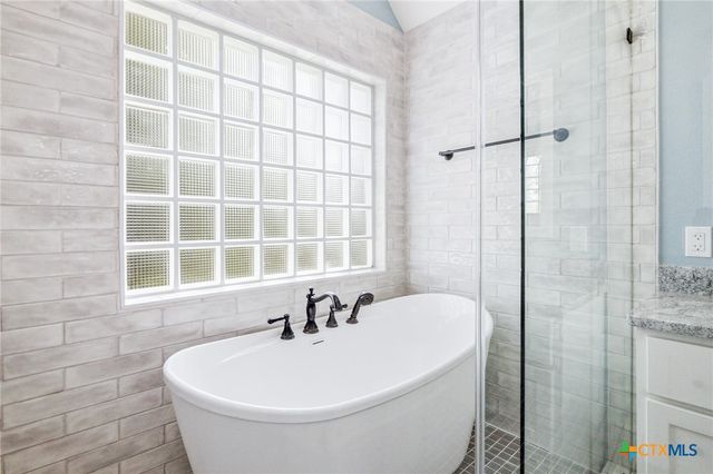 303 Roseland Avenue, Victoria, TX 77901