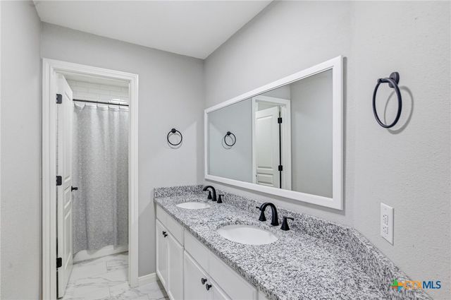 303 Roseland Avenue, Victoria, TX 77901