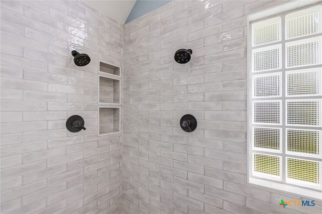 303 Roseland Avenue, Victoria, TX 77901