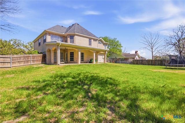 303 Roseland Avenue, Victoria, TX 77901