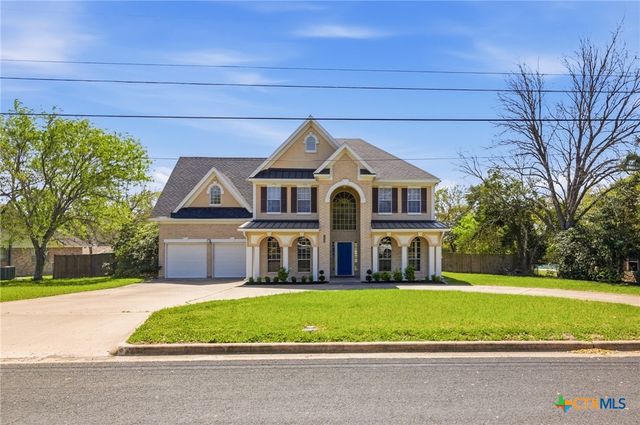 303 Roseland Avenue, Victoria, TX 77901