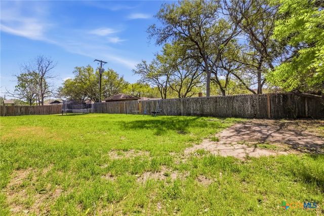 303 Roseland Avenue, Victoria, TX 77901