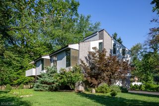 17 Sycamore Ave, Hillsdale Boro, NJ 07642