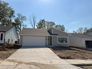 4307 Grover Woods Lane, Des Moines, IA 50317