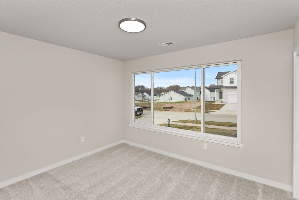 4307 Grover Woods Lane, Des Moines, IA 50317