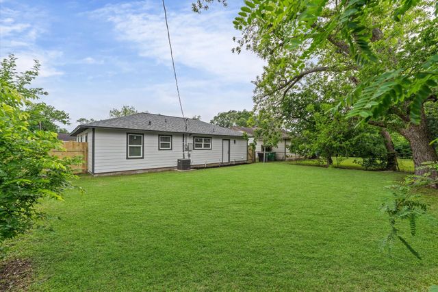 5759 Belneath Street, Houston, TX 77033