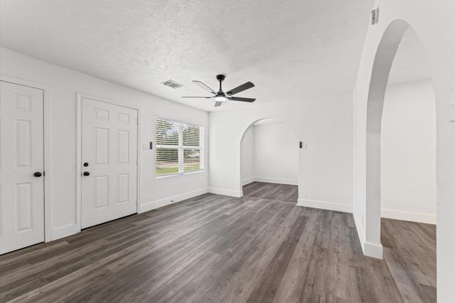 5759 Belneath Street, Houston, TX 77033