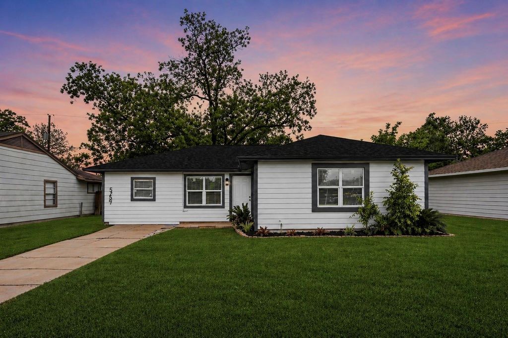 5759 Belneath Street, Houston, TX 77033