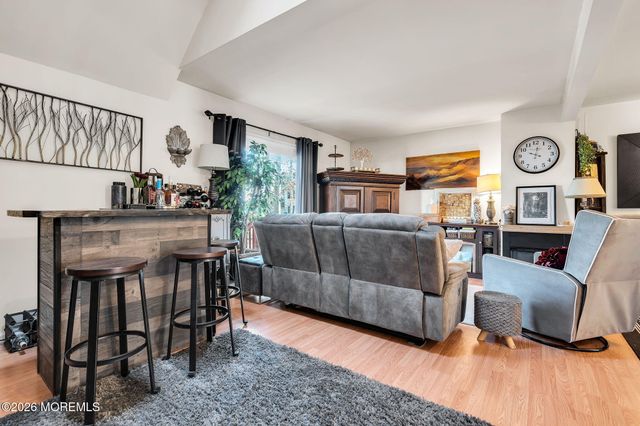 902 Bent Trail, Toms River, NJ 08753