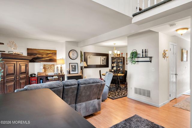 902 Bent Trail, Toms River, NJ 08753