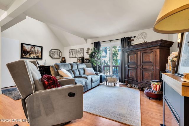 902 Bent Trail, Toms River, NJ 08753