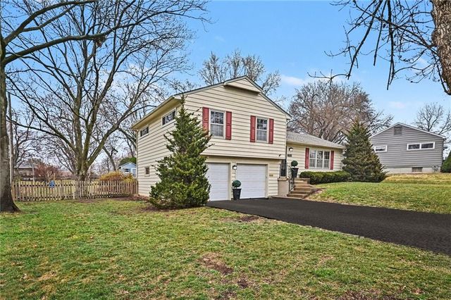 9106 W 97th Street, Overland Park, KS 66212