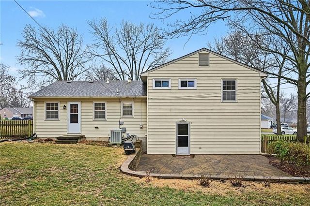 9106 W 97th Street, Overland Park, KS 66212