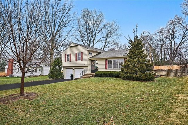 9106 W 97th Street, Overland Park, KS 66212