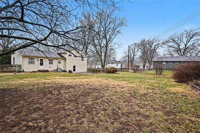 9106 W 97th Street, Overland Park, KS 66212