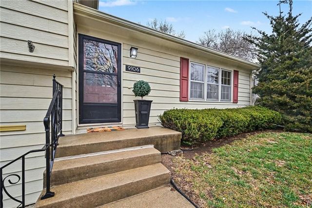 9106 W 97th Street, Overland Park, KS 66212