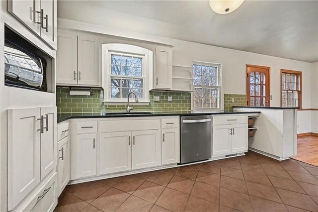 9106 W 97th Street, Overland Park, KS 66212