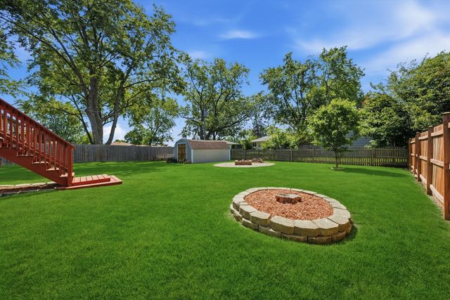134 Michael Lane, New Lenox, IL 60451