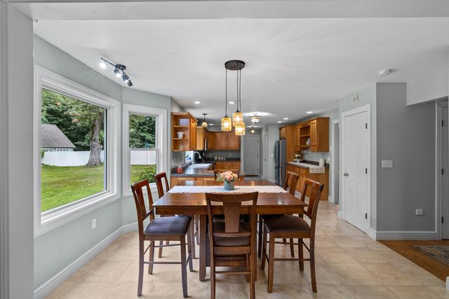 17 Memory Lane, Waterford, CT 06385