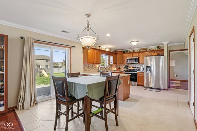 4434 W Windsong Court, New Palestine, IN 46163