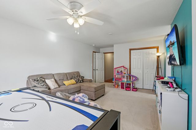 4434 W Windsong Court, New Palestine, IN 46163