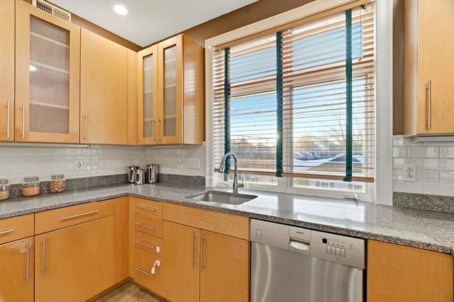 38 Brookford St 2, Cambridge, MA 02140