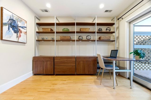 38 Brookford St 2, Cambridge, MA 02140