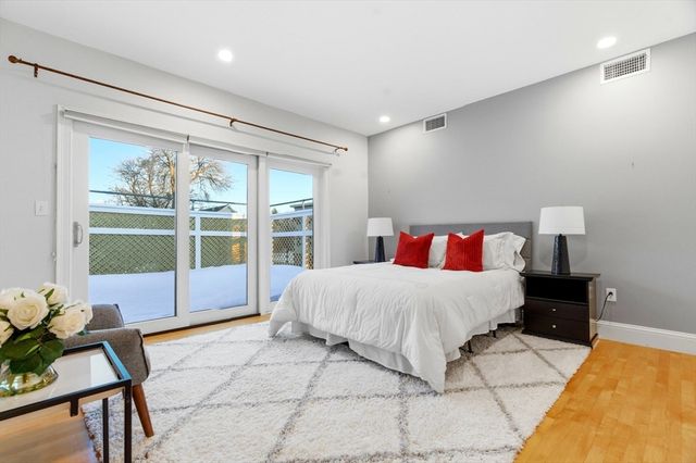 38 Brookford St 2, Cambridge, MA 02140