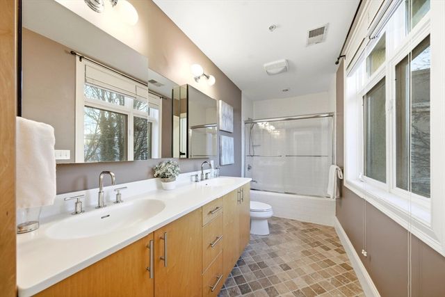 38 Brookford St 2, Cambridge, MA 02140