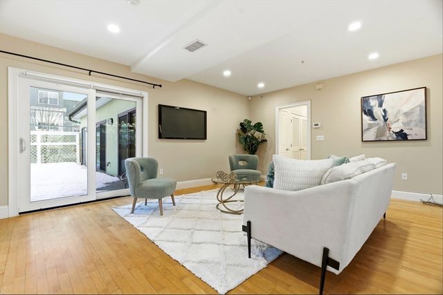 38 Brookford St 2, Cambridge, MA 02140