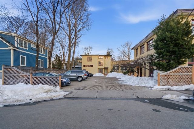 38 Brookford St 2, Cambridge, MA 02140