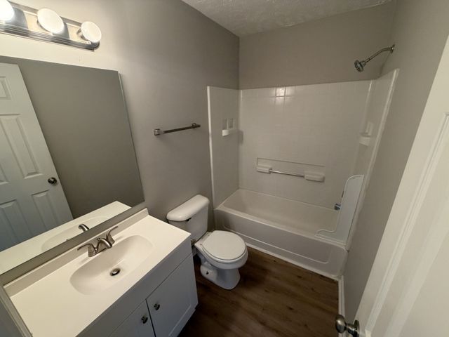 1001 Halifax Ln, Antioch, TN 37013