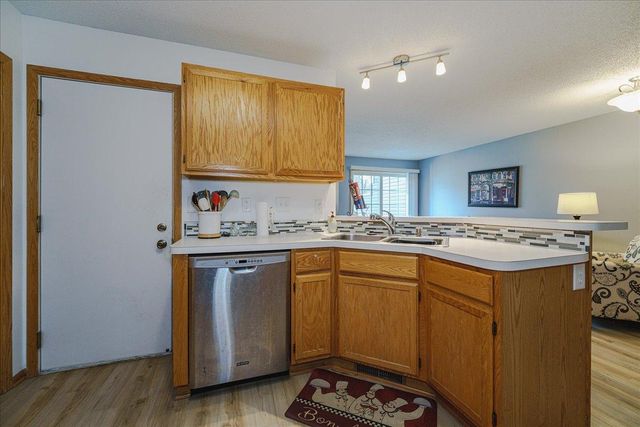 1845 Donegal Drive 2, Woodbury, MN 55125