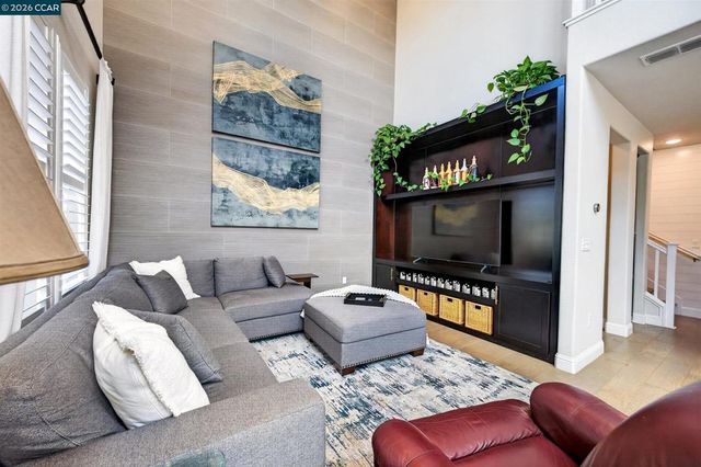 3963 Summit Rd, Dublin, CA 94568