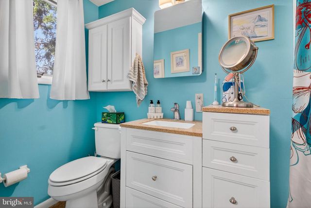 19 CHARTER OAK LN, Marlton, NJ 08053