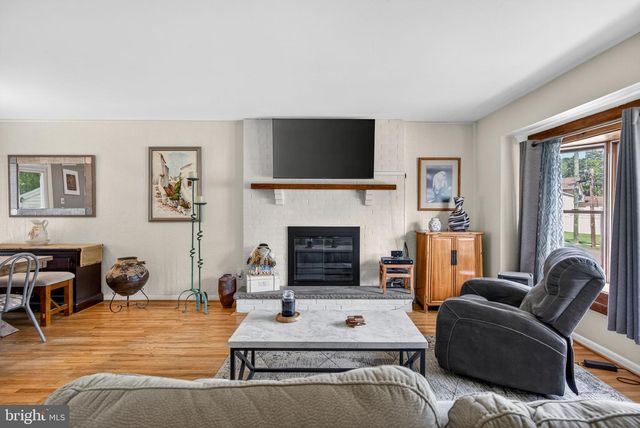 19 CHARTER OAK LN, Marlton, NJ 08053