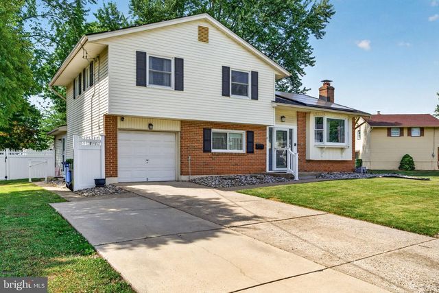 19 CHARTER OAK LN, Marlton, NJ 08053