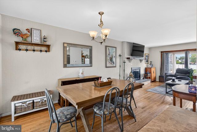 19 CHARTER OAK LN, Marlton, NJ 08053