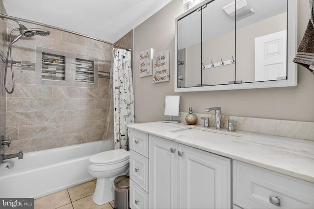 19 CHARTER OAK LN, Marlton, NJ 08053