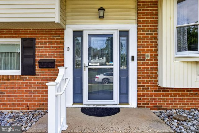19 CHARTER OAK LN, Marlton, NJ 08053