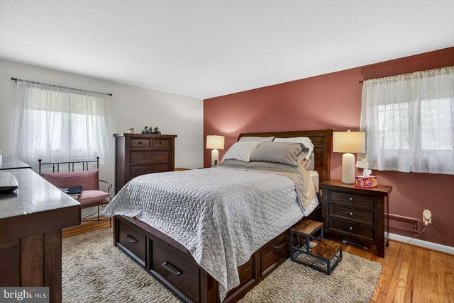 19 CHARTER OAK LN, Marlton, NJ 08053